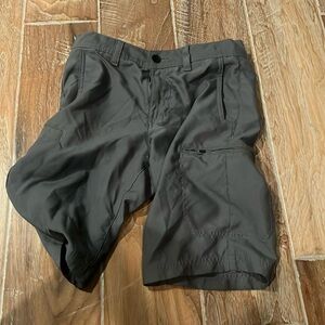 Urban Pipeline Gray Cargo Shorts Size 12